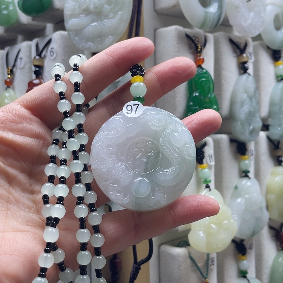 石英质玉（金丝玉）未镶嵌颈饰