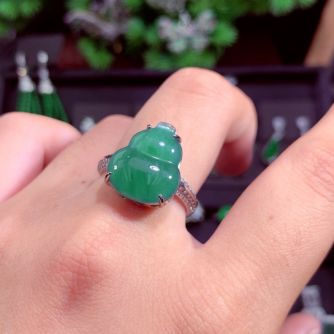 颈饰未镶嵌翡翠天然