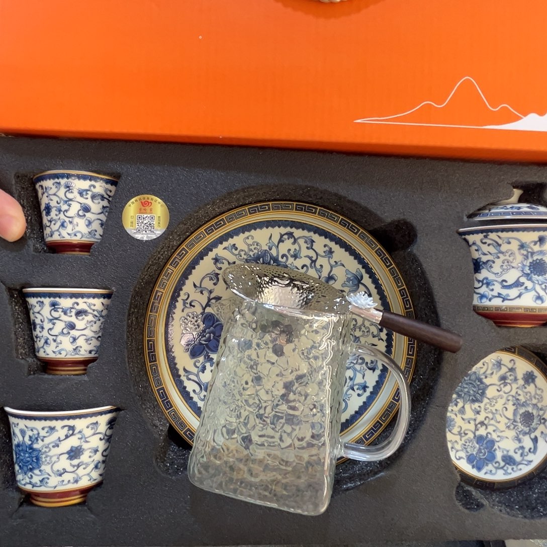 这些盖碗很漂亮！！！