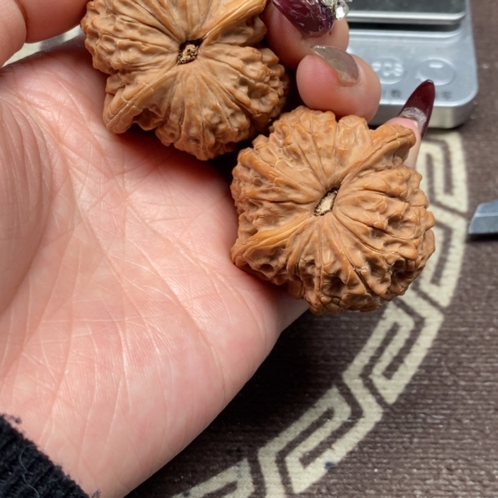 文玩核桃吊坠微修血麒麟