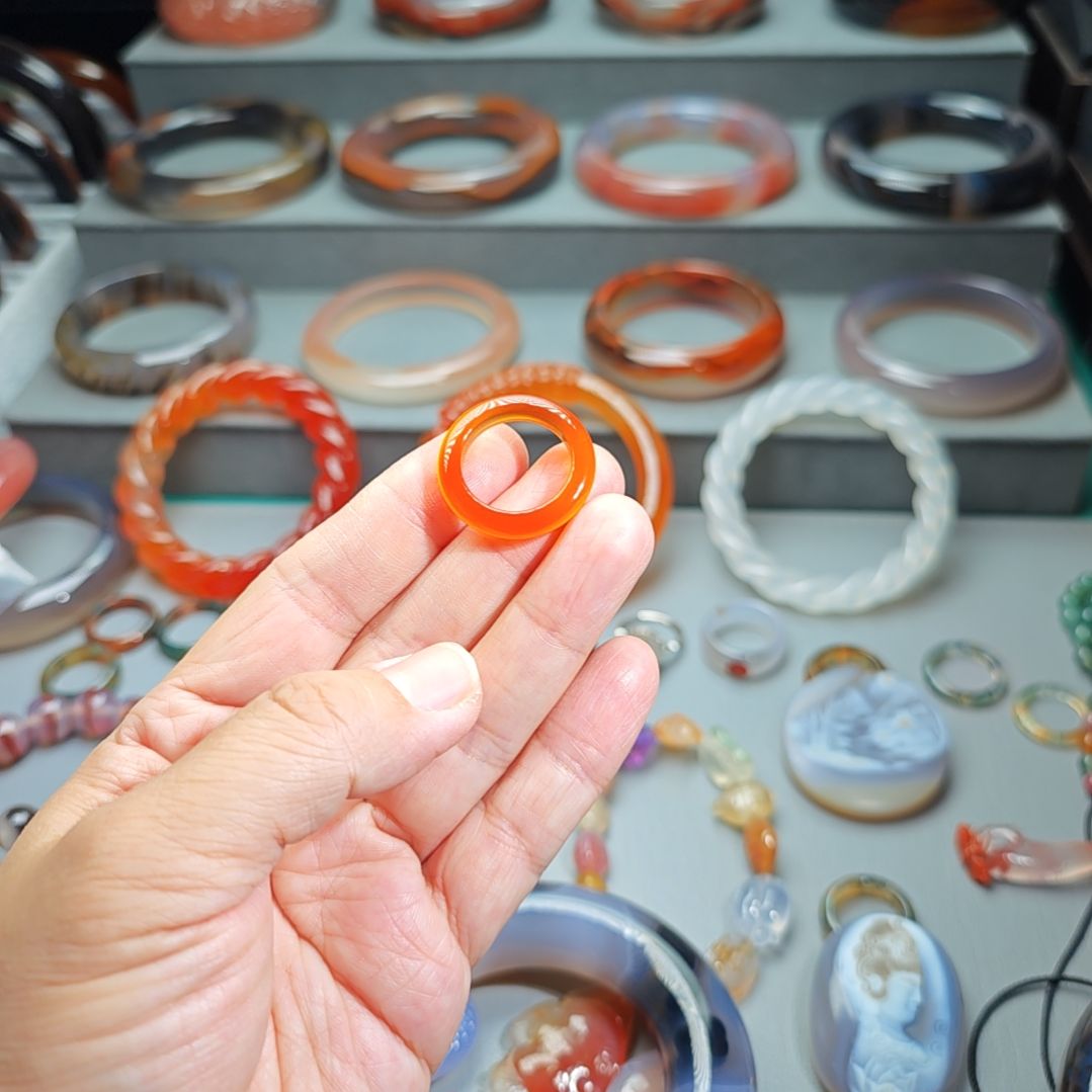 正***祥玛瑙/玉髓未镶嵌戒指