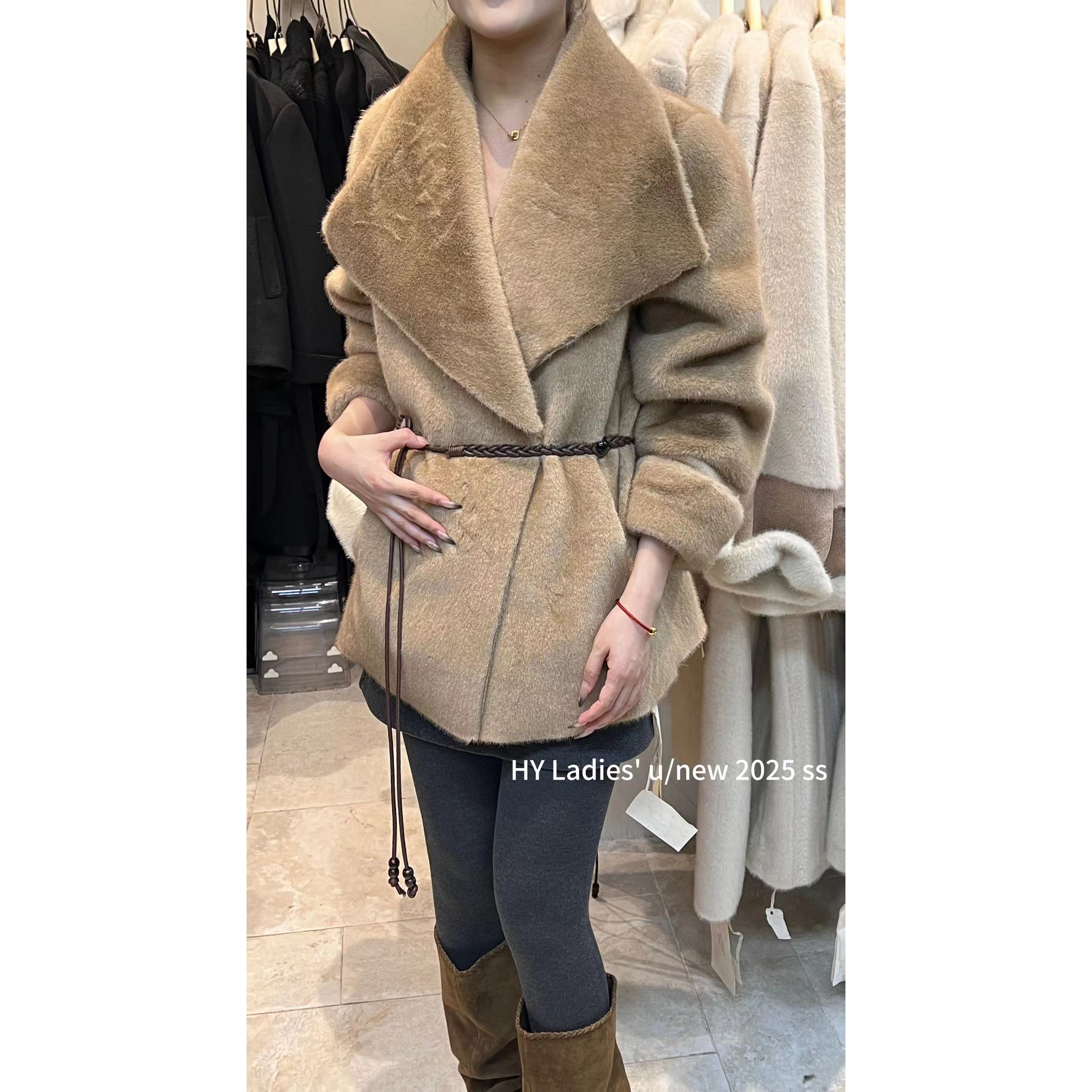 （福）气场王！秋冬气质款翻领皮毛一体外套（2HY7773#）爱唯依