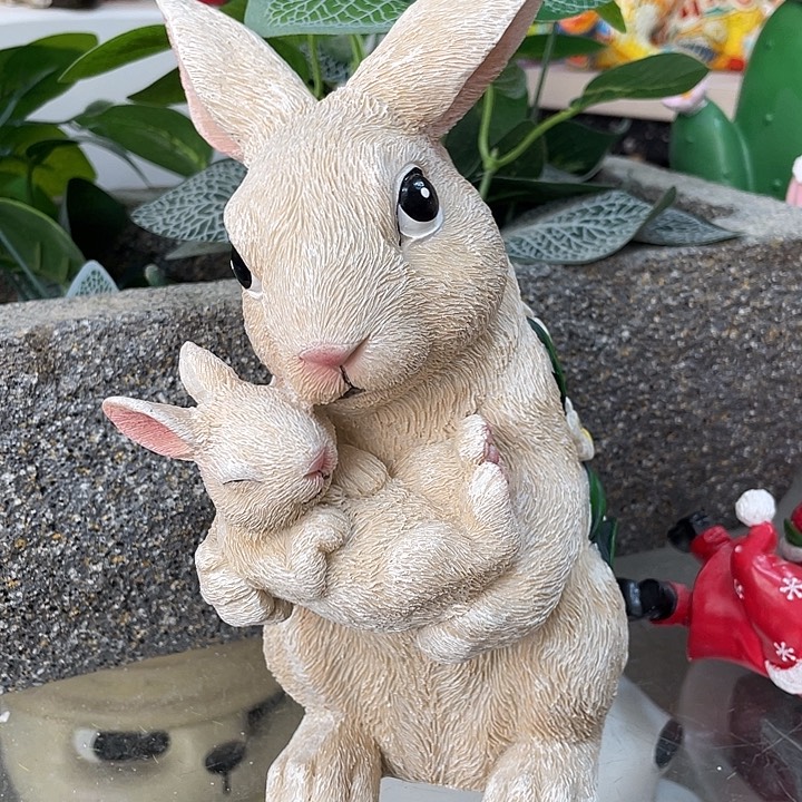 树脂子母兔子太阳能