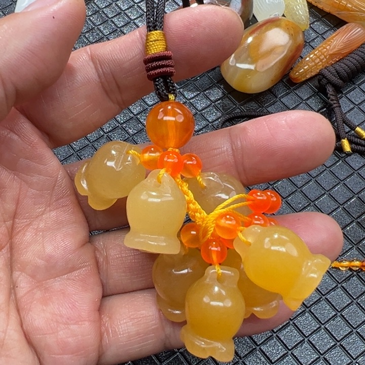 石英质玉（黄龙玉）颈饰未镶嵌