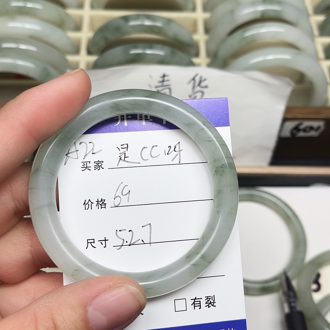 未镶嵌手镯石英质玉