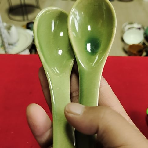瓷片瓷片，各种摆件，盘，碗，沙锅，均有瑕疵。