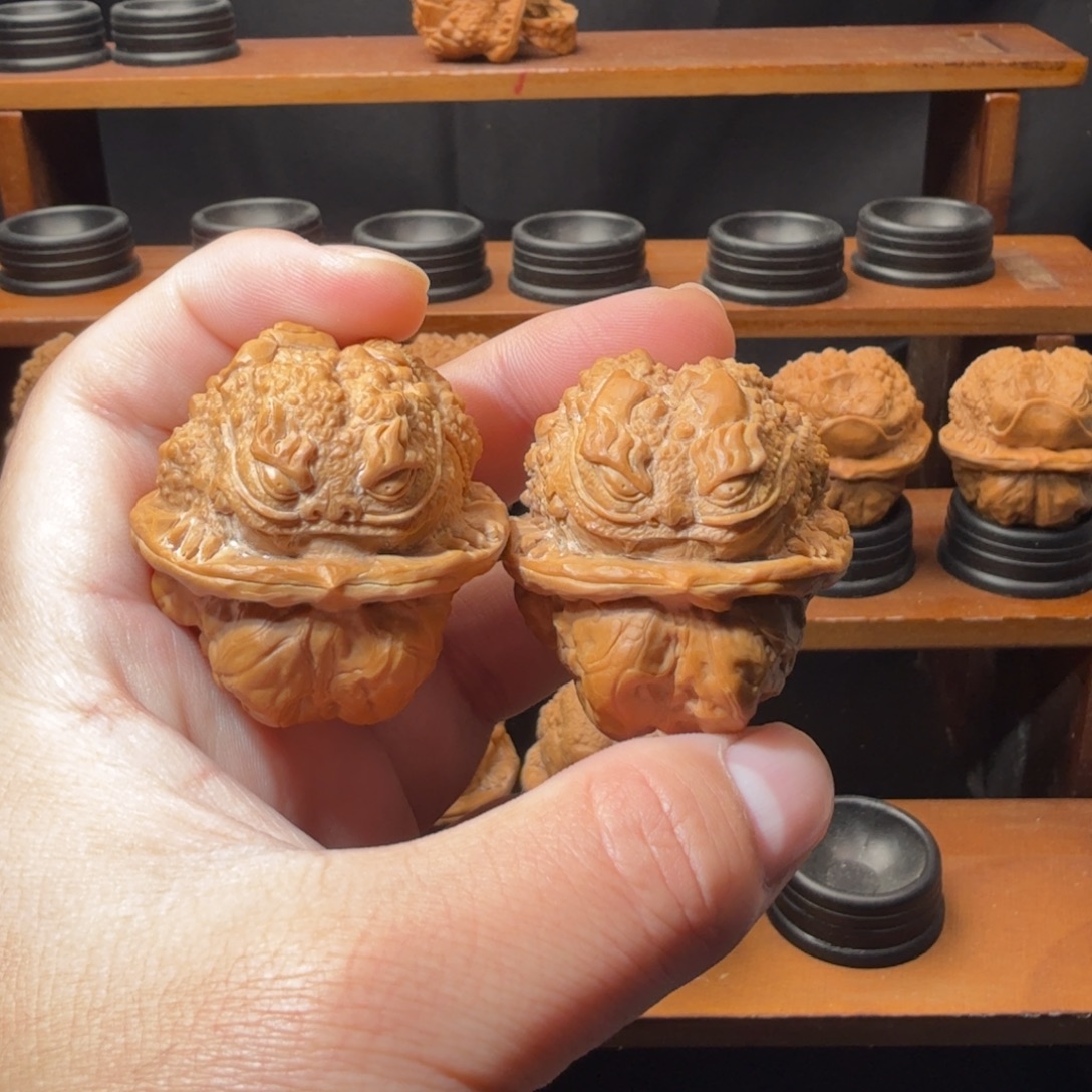 核桃把件蛤蟆头雕刻龙蟾单面39