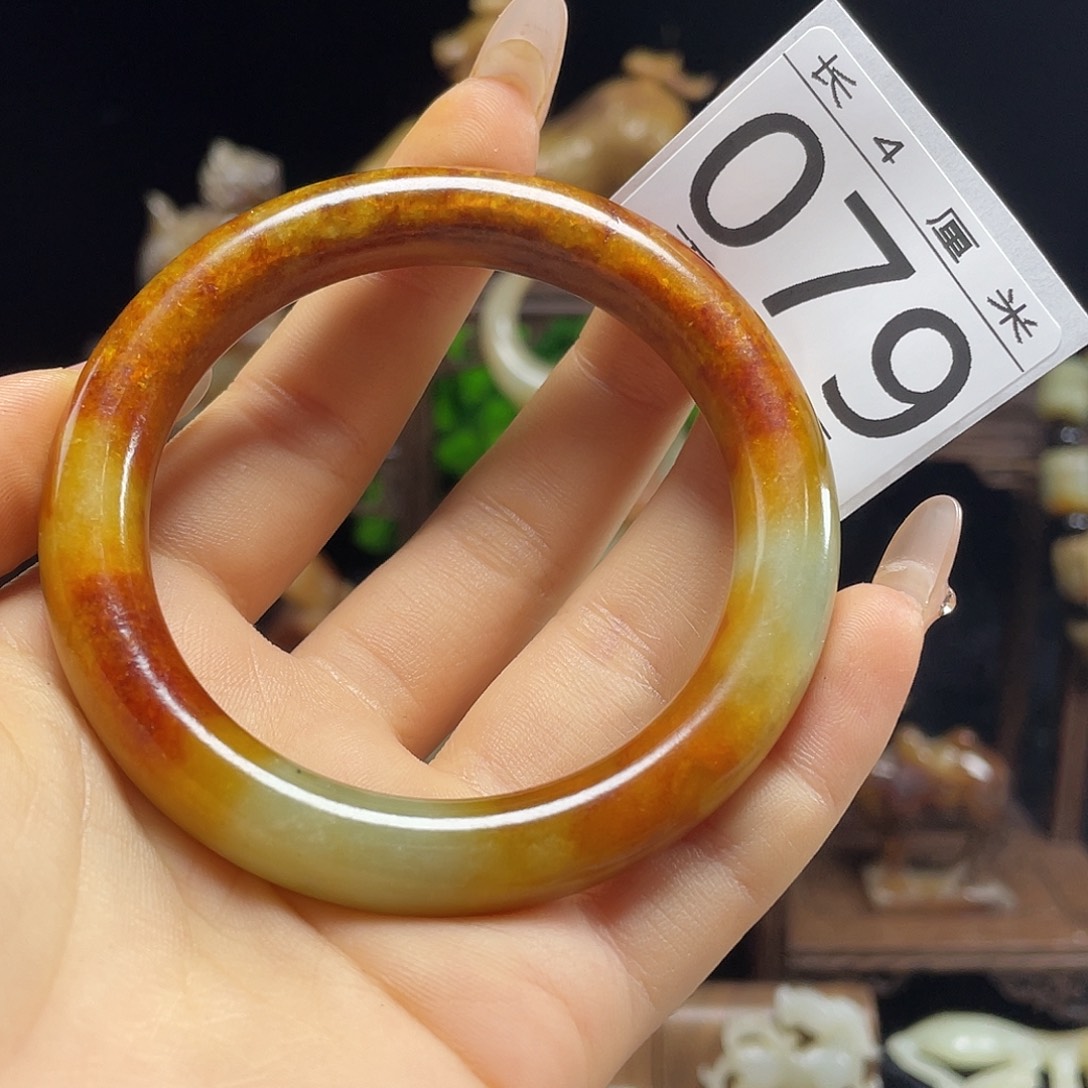 心***摩和田玉未镶嵌颈饰