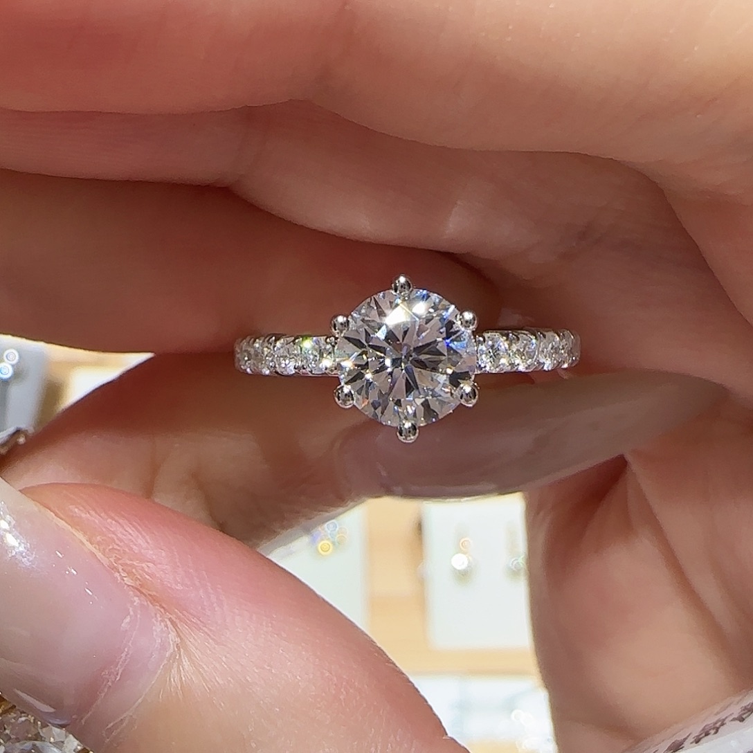 实验室培育钻石18K金镶嵌一卡白月光六爪 11-16圈