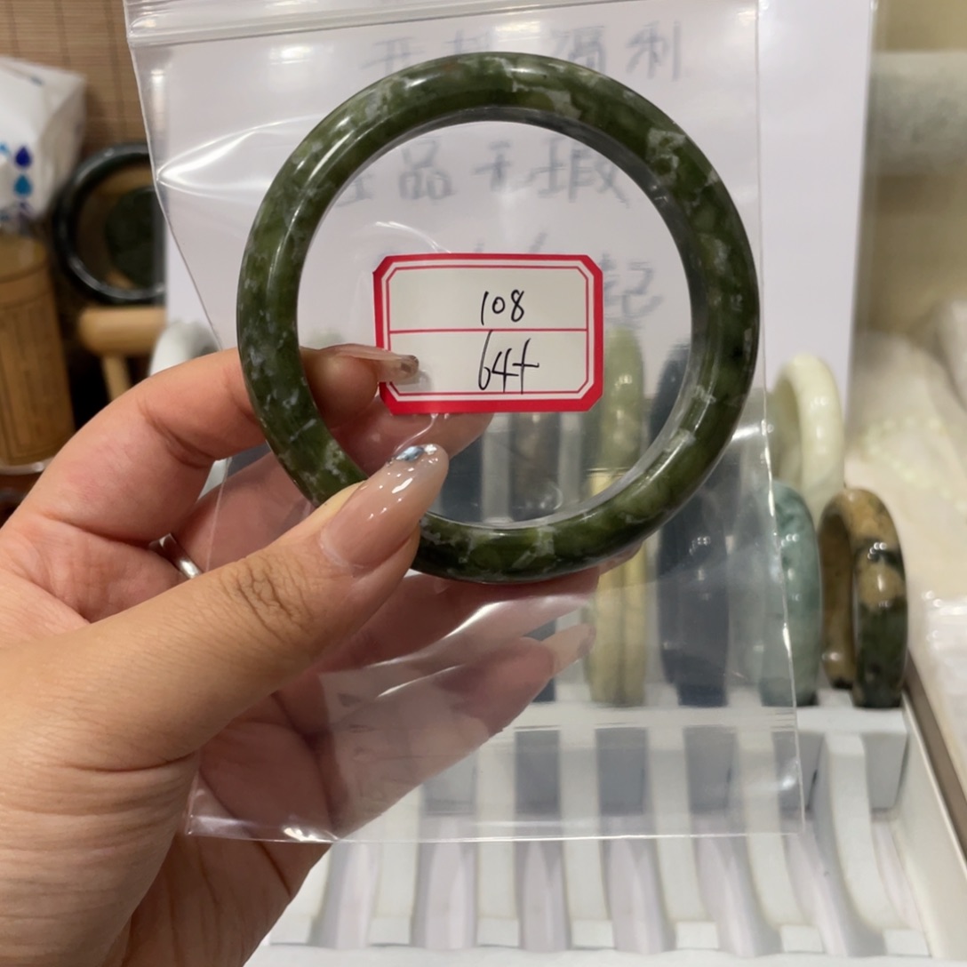 蛇纹石玉未镶嵌手镯