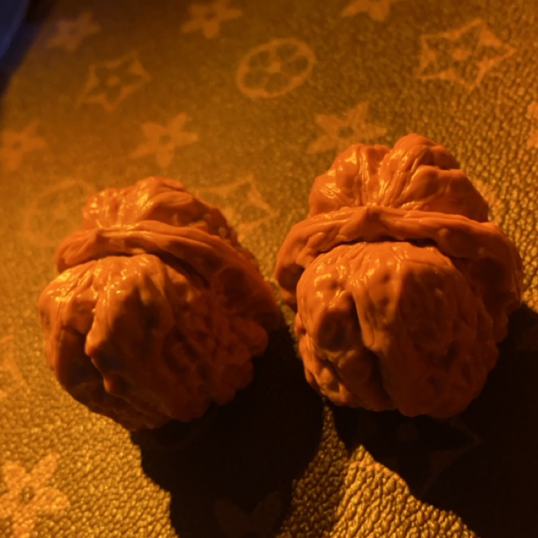 文玩核桃，蛤蟆头4.0尺寸。配对好。