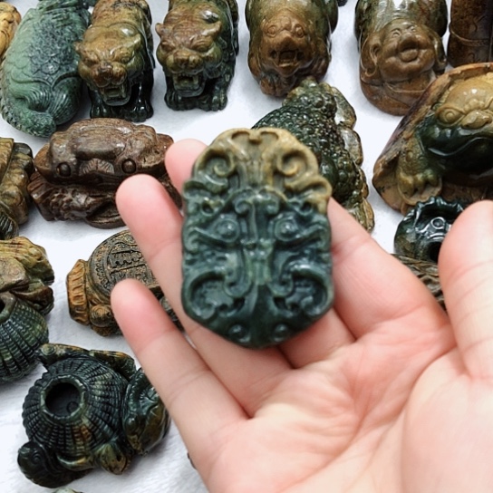 岫岩河磨玉（透闪石质玉）挂件未镶嵌