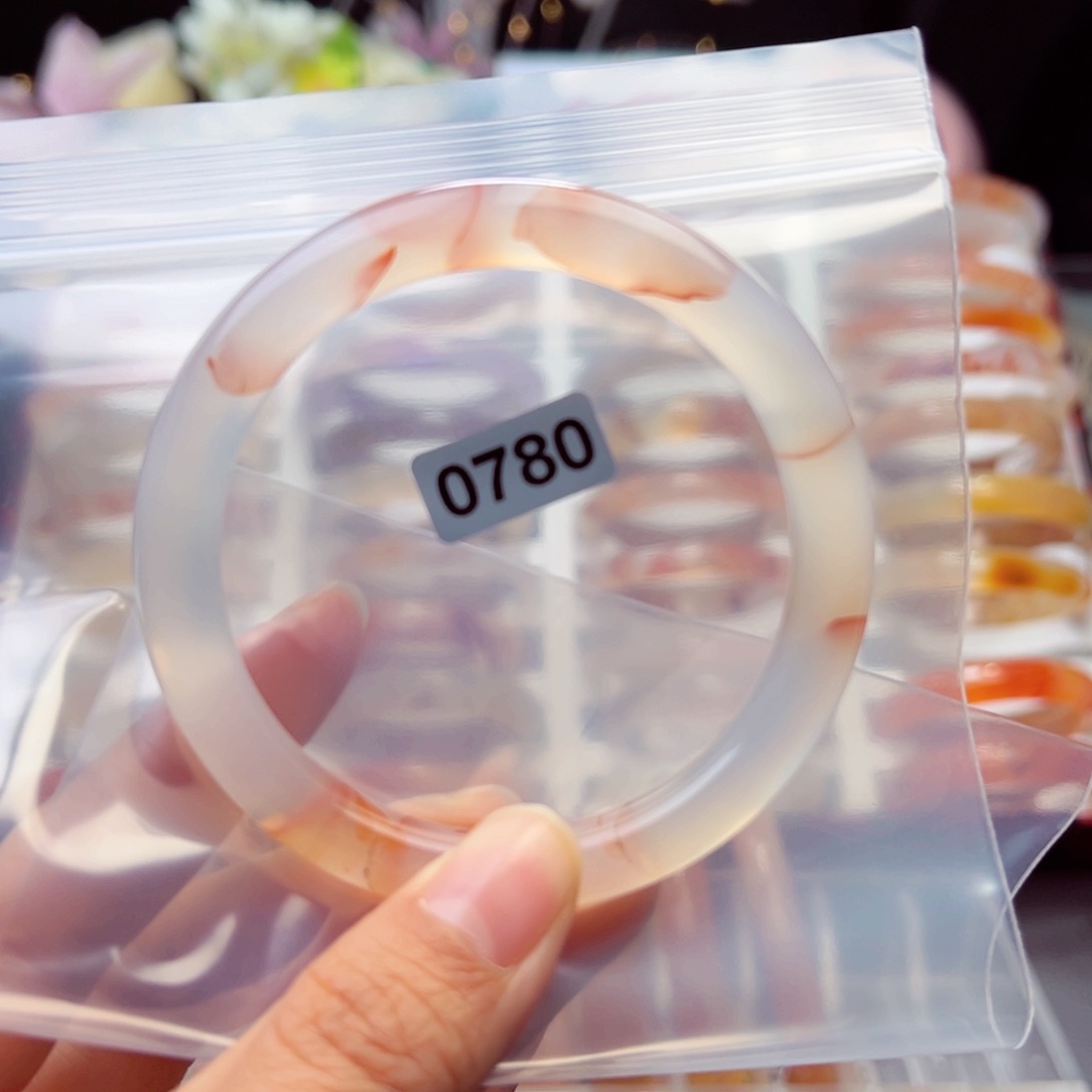 玛瑙/玉髓手镯未镶嵌坐****?