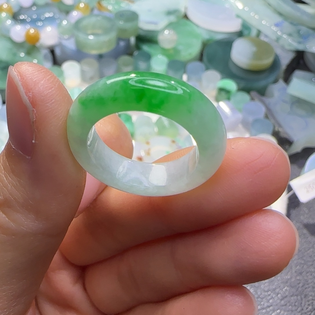 和***璧翡翠未镶嵌颈饰翡翠