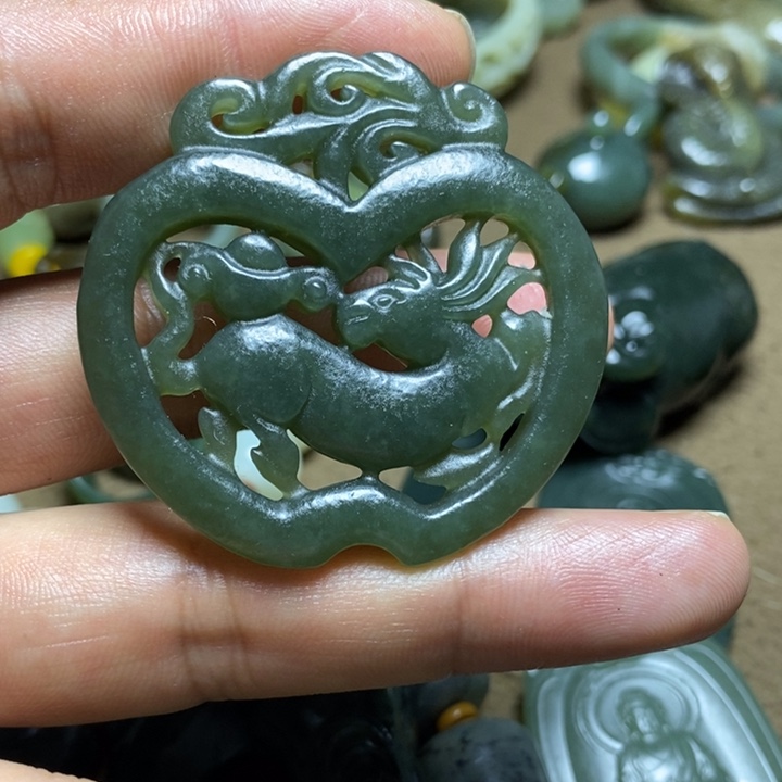 和田玉未镶嵌颈饰