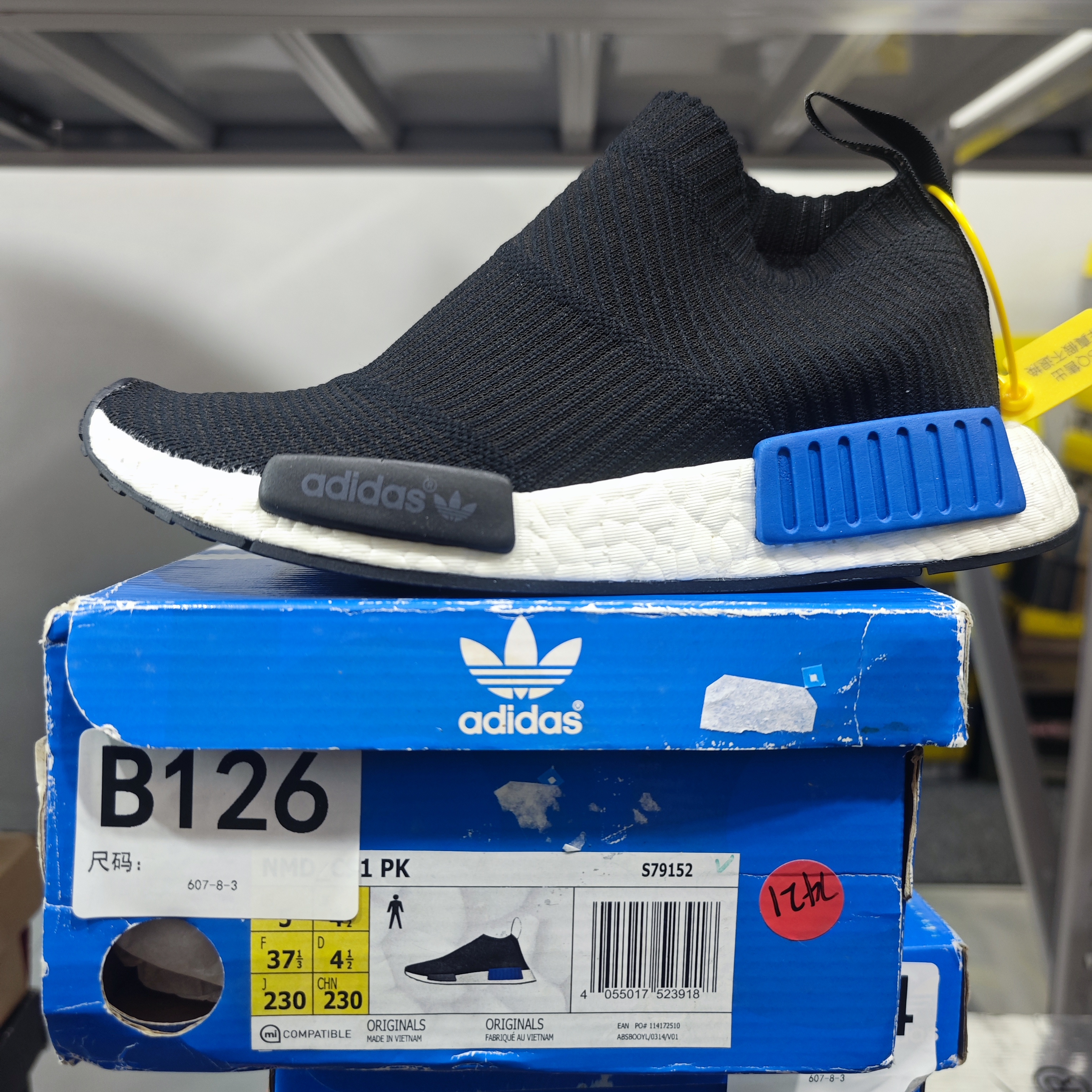 adidas 休闲跑鞋低帮 37码 全新原盒 12月31 bai B126 秒