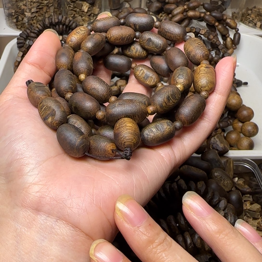 期***沉香手串多圈高油留疤46.5克海南莺歌绿