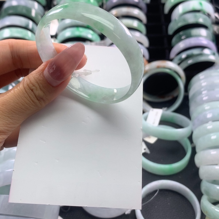 翡翠手镯未镶嵌公主