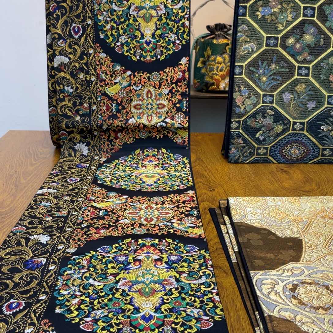 织绣织锦缎，织锦