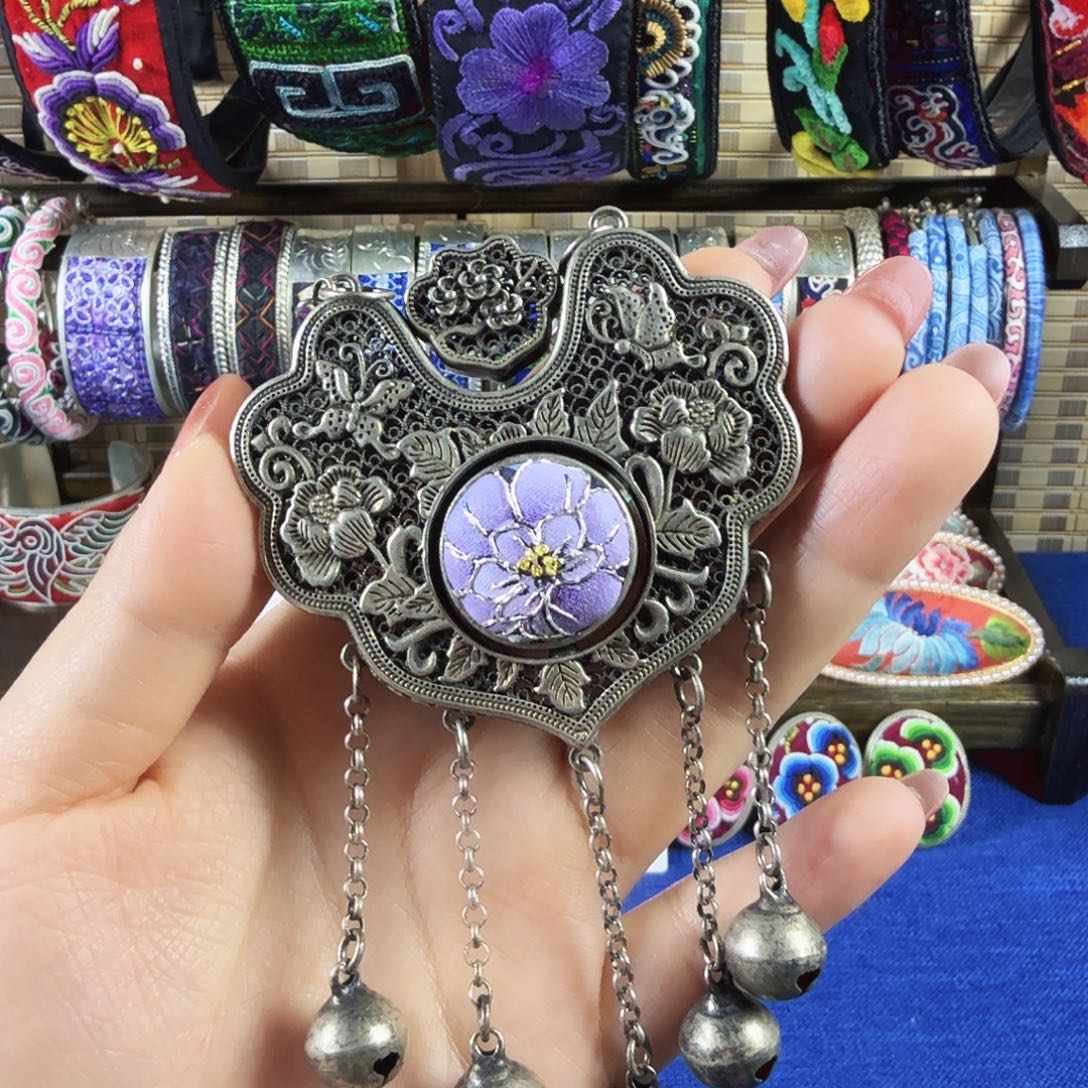 传承非遗刺绣饰品43