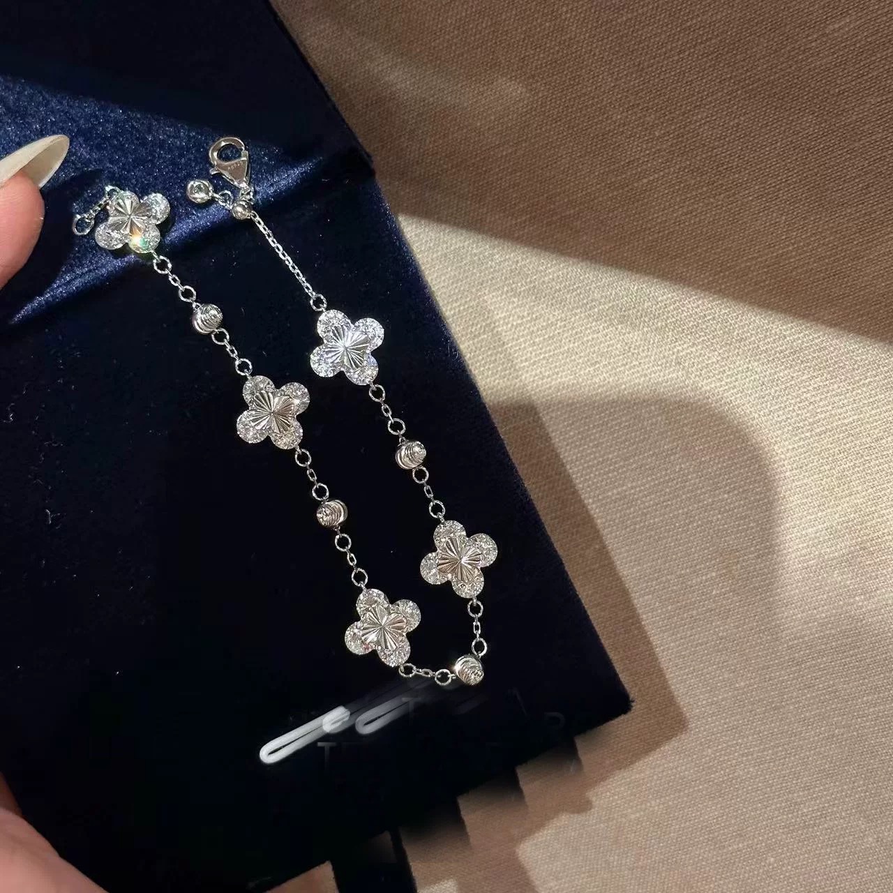 铜合金锆石手链 饰品四叶草爆闪轻奢小众简约百搭手链