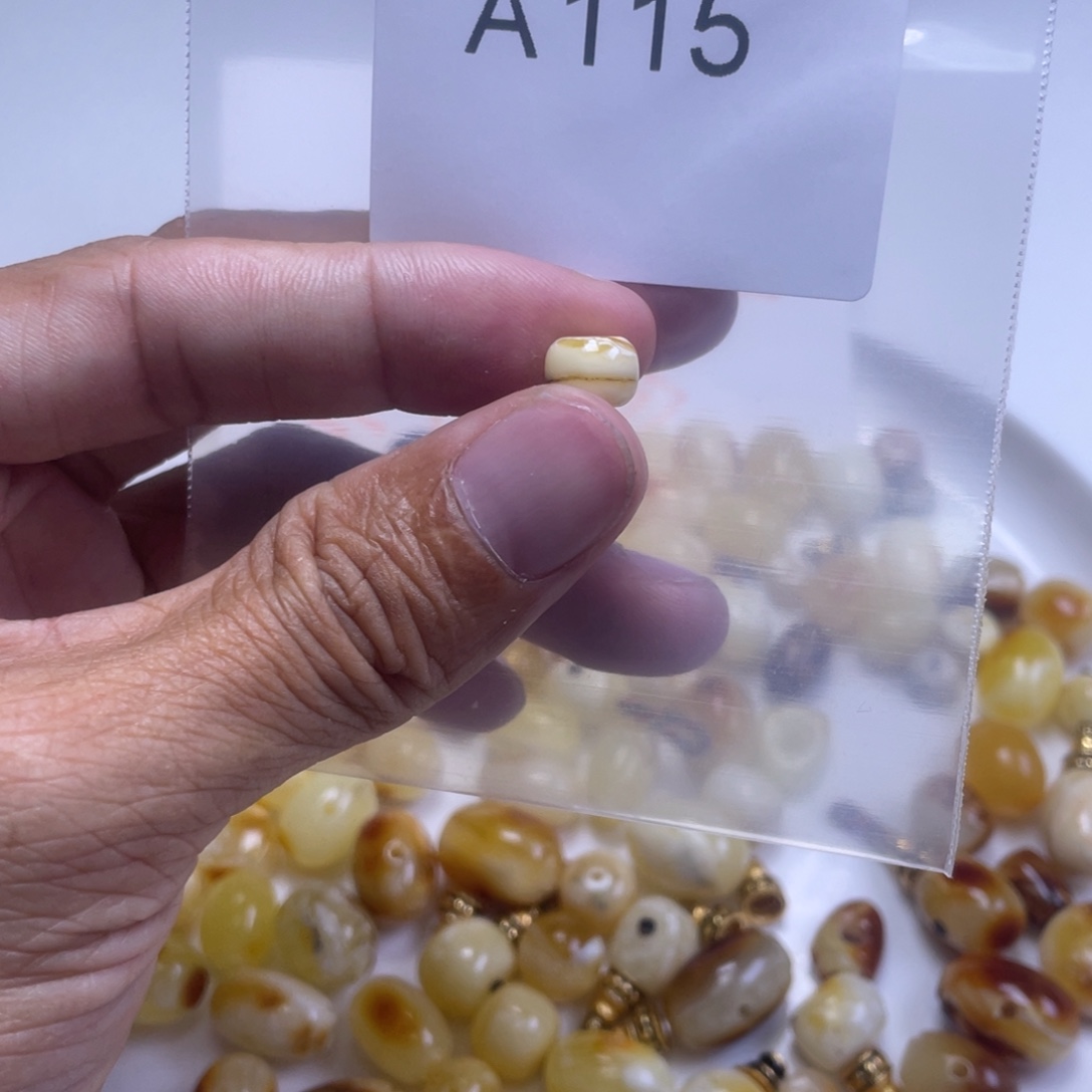 琥珀未镶嵌裸石蜜蜡