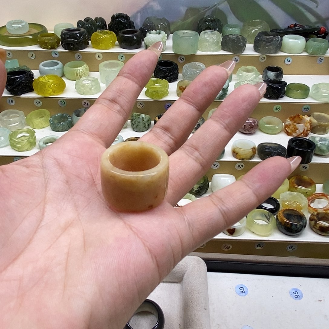 阿***东岫玉未镶嵌天然玉石戒指