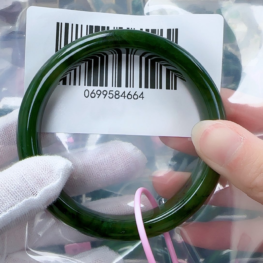 和田玉（碧玉）手镯未镶嵌64包容