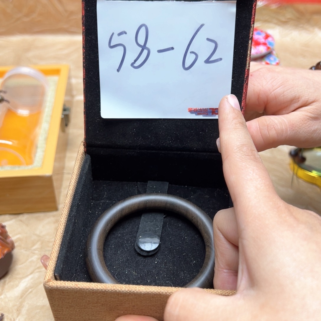 大叶紫檀（黑酸枝木类）