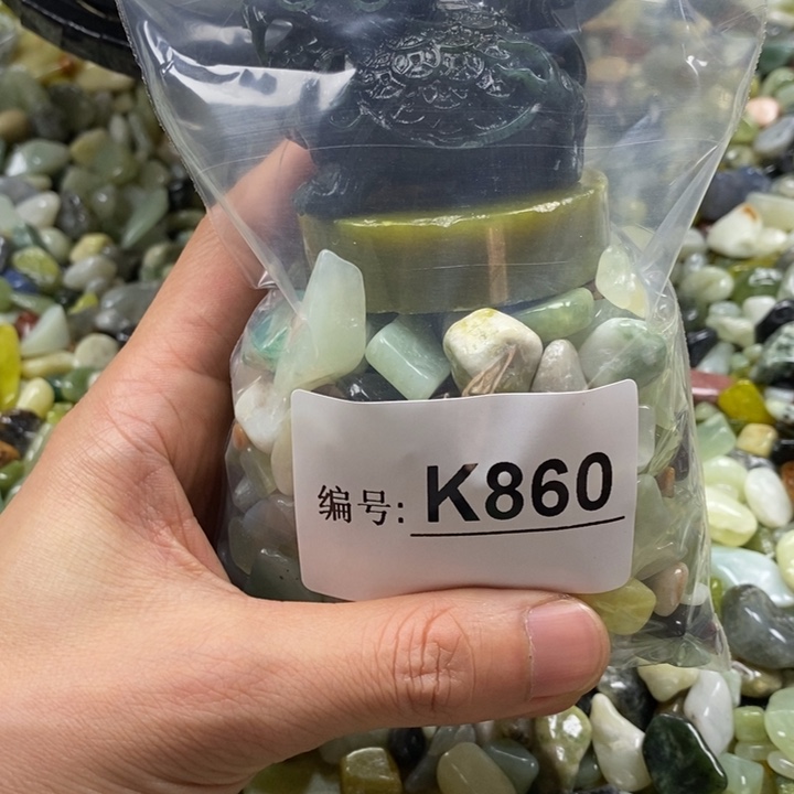 蛇纹石玉鱼缸石未镶嵌