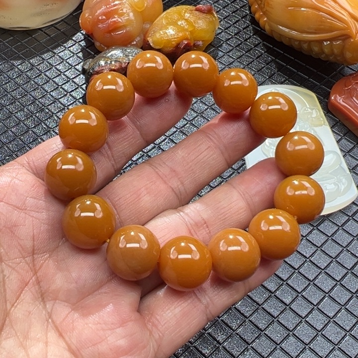 石英质玉（黄龙玉）颈饰未镶嵌