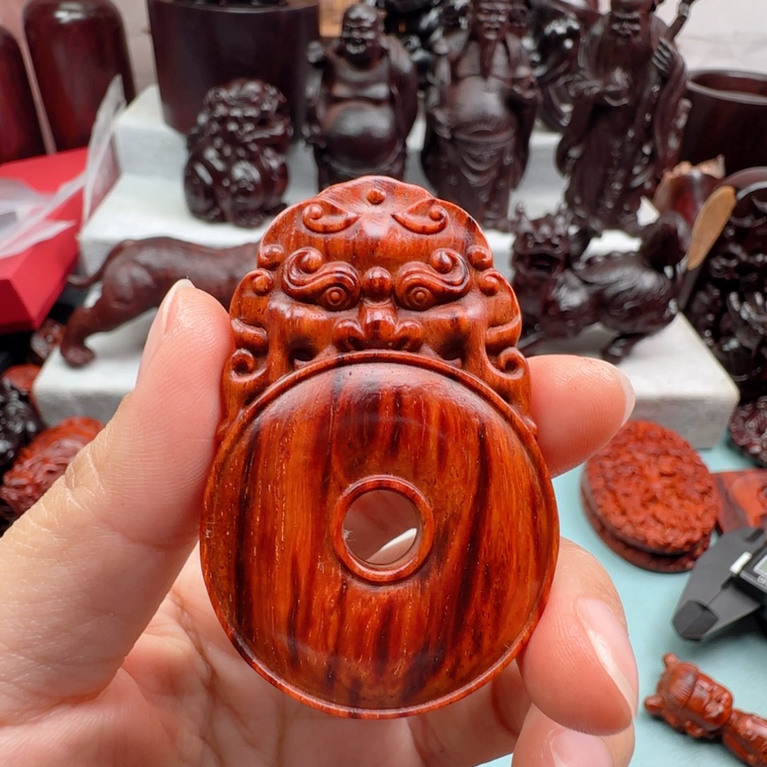 小叶紫檀把件貔貅平安扣