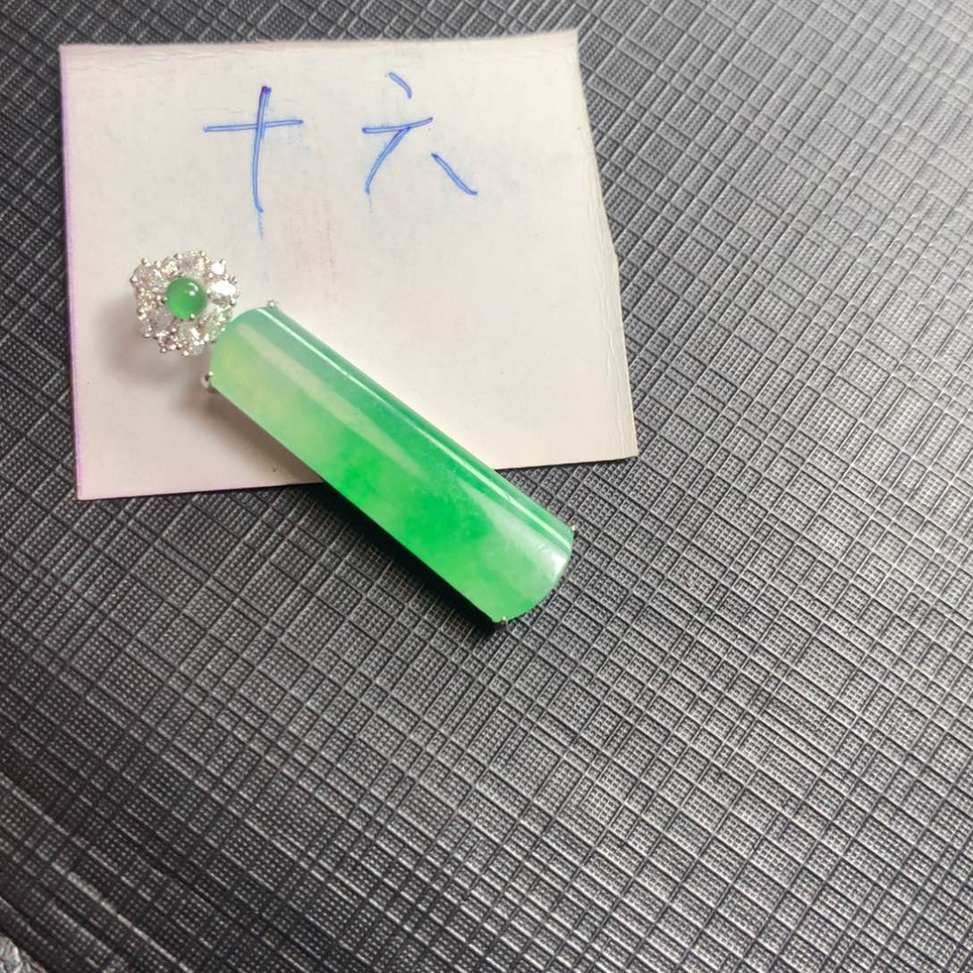 翡翠18K金镶嵌颈饰翡翠