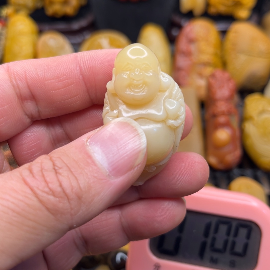 石英质玉颈饰未镶嵌房**辉