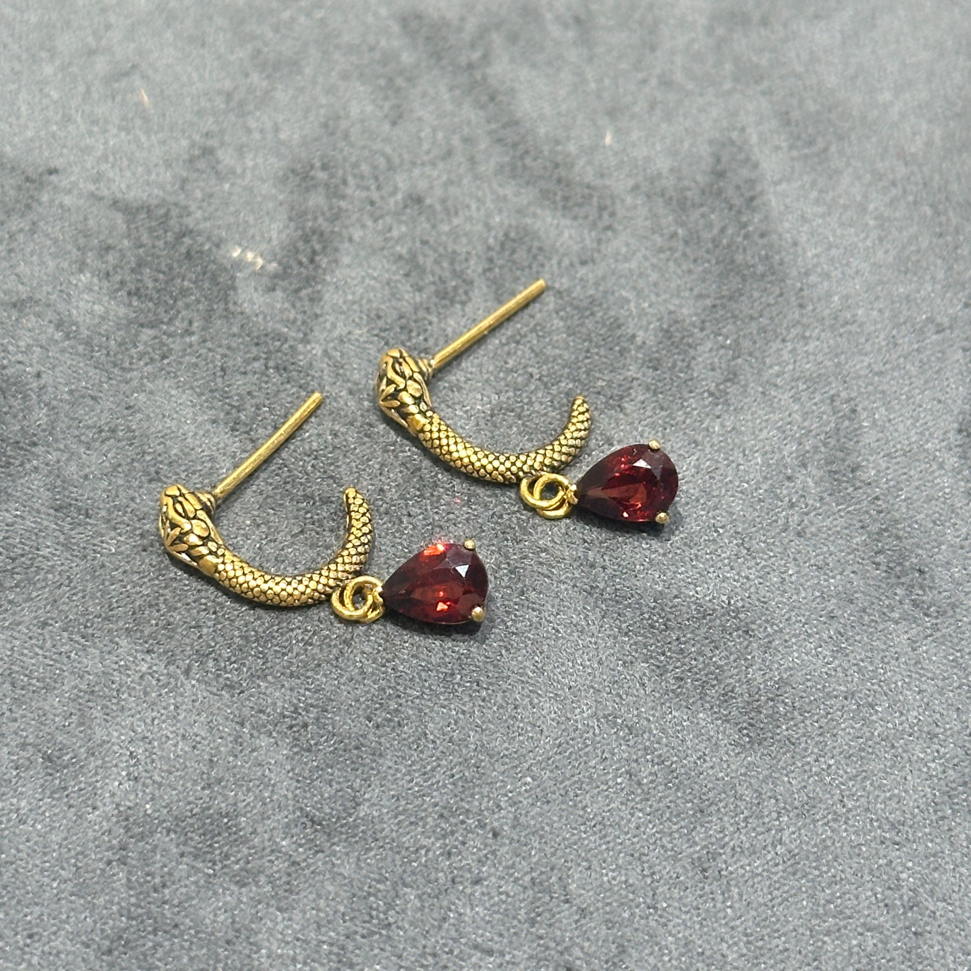 【liveup耳饰】黑金蛇形耳钉