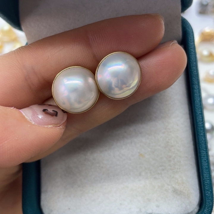 拼合珍珠（马贝珠）耳饰18K金镶嵌