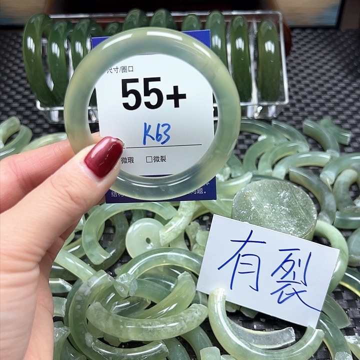 蛇纹石玉手镯未镶嵌