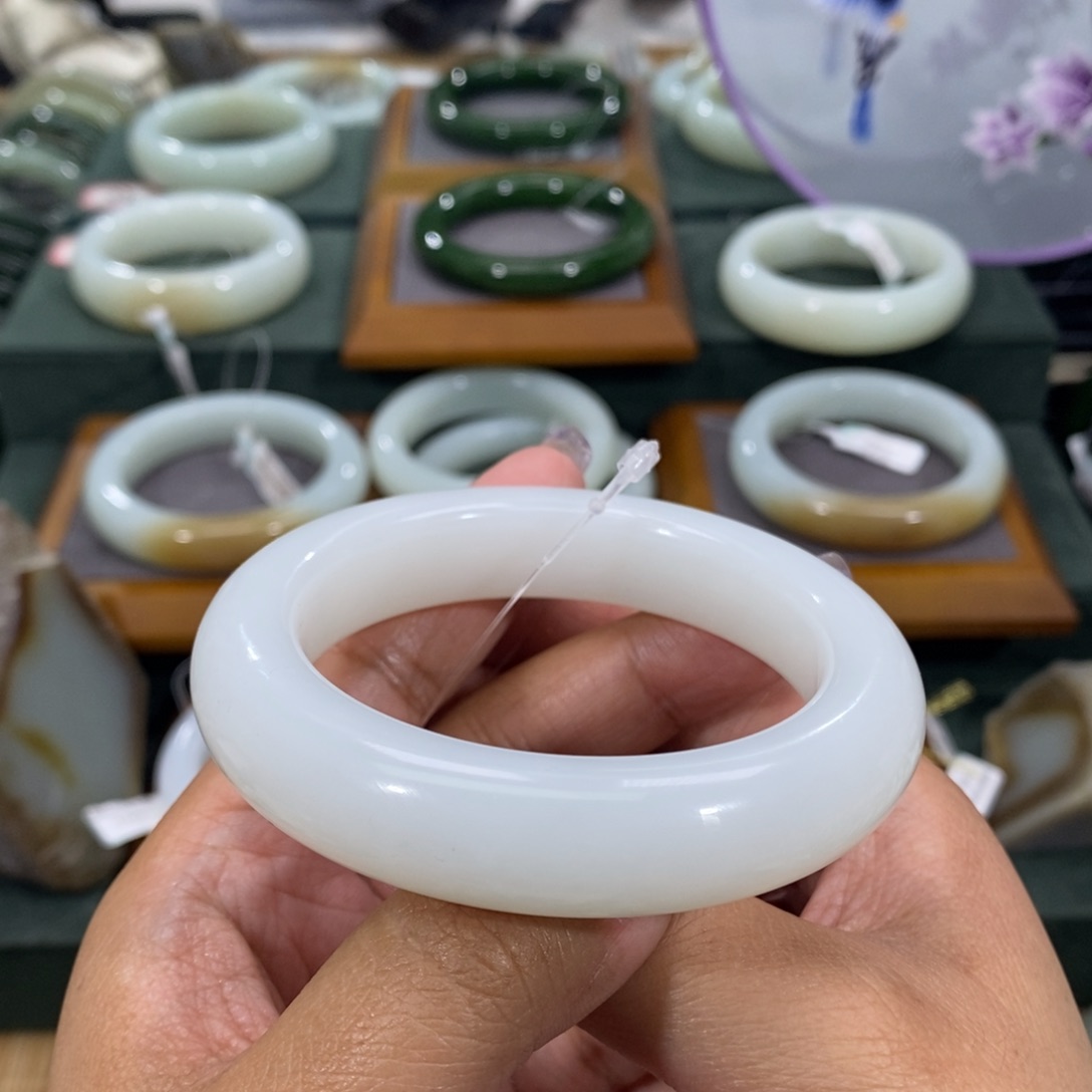 和田玉手镯未镶嵌满****福