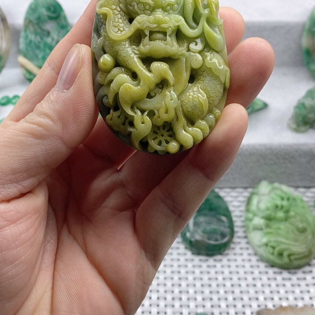 清***茶独山玉未镶嵌颈饰