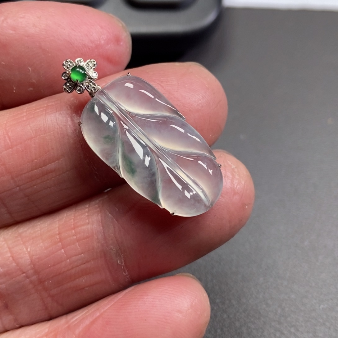 翡翠颈饰18K金镶嵌叶子