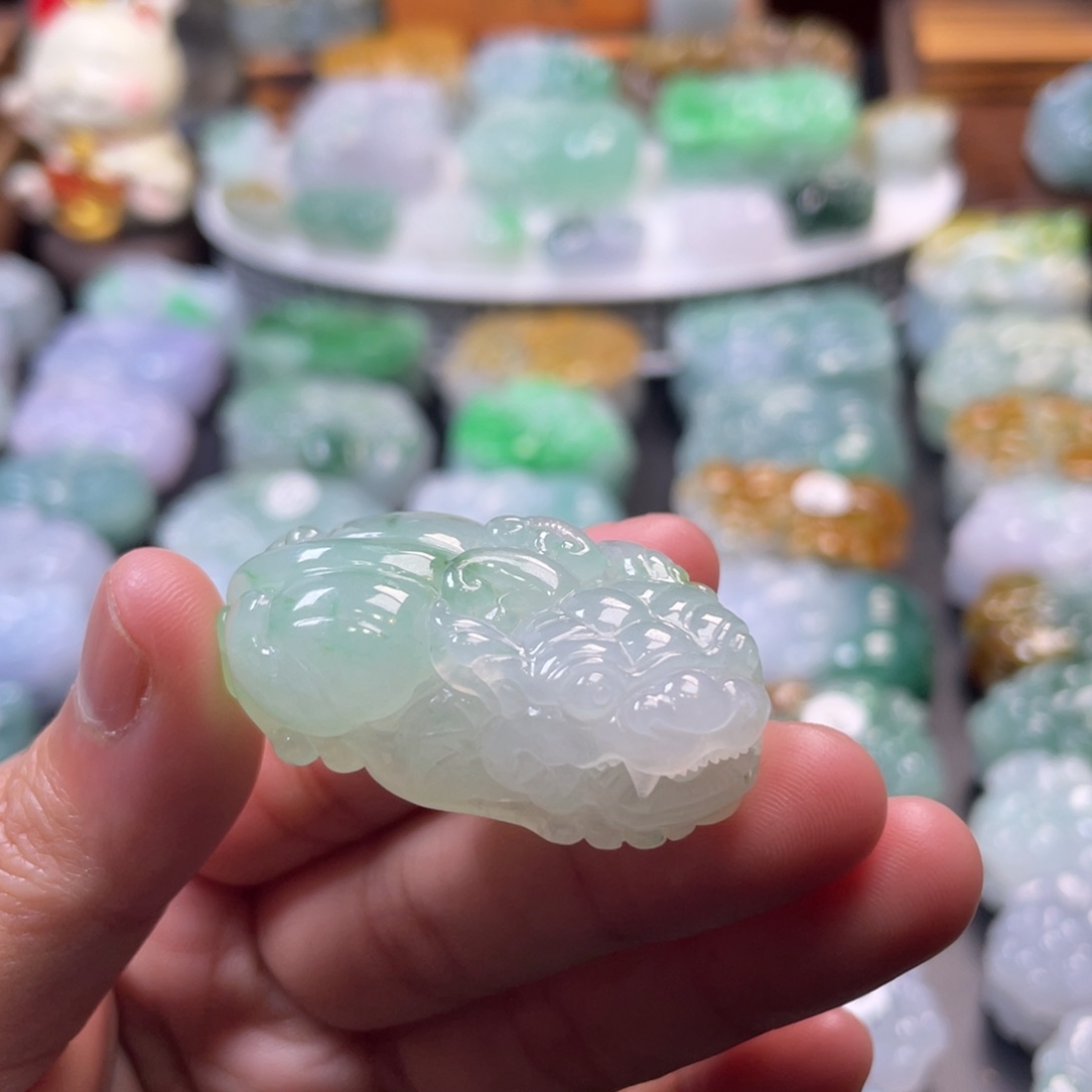 翡翠未镶嵌颈饰貔貅