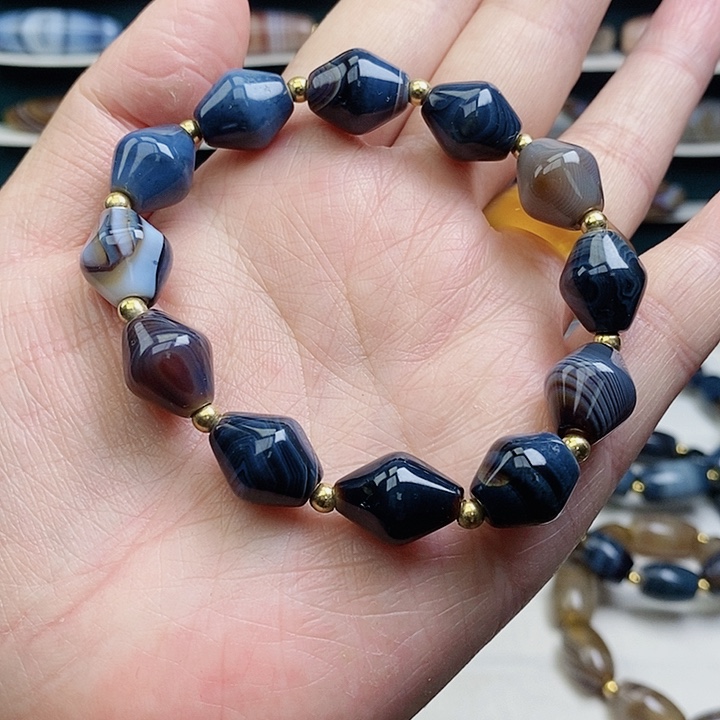 人***了玛瑙/玉髓未镶嵌颈饰