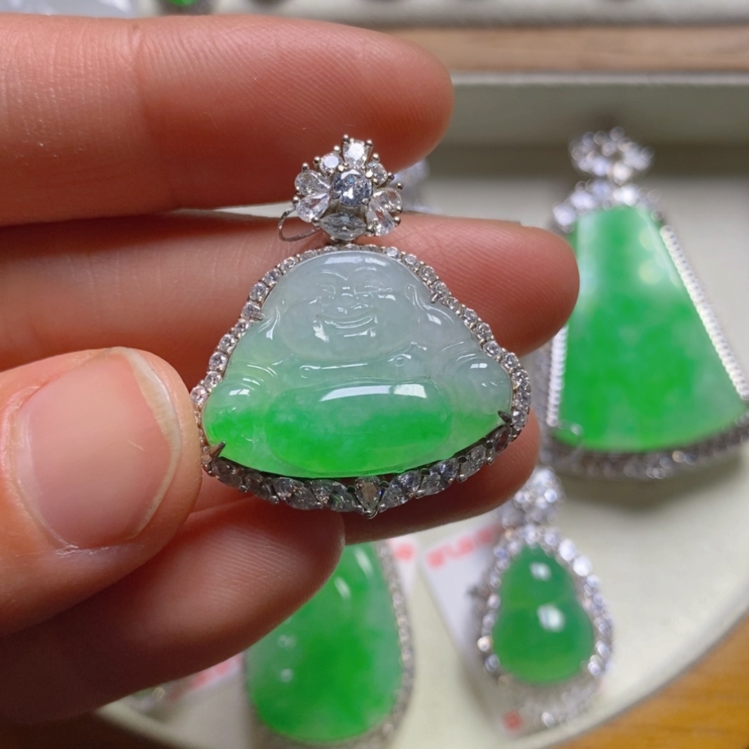 翡翠颈饰银S925镶嵌佛公吊坠