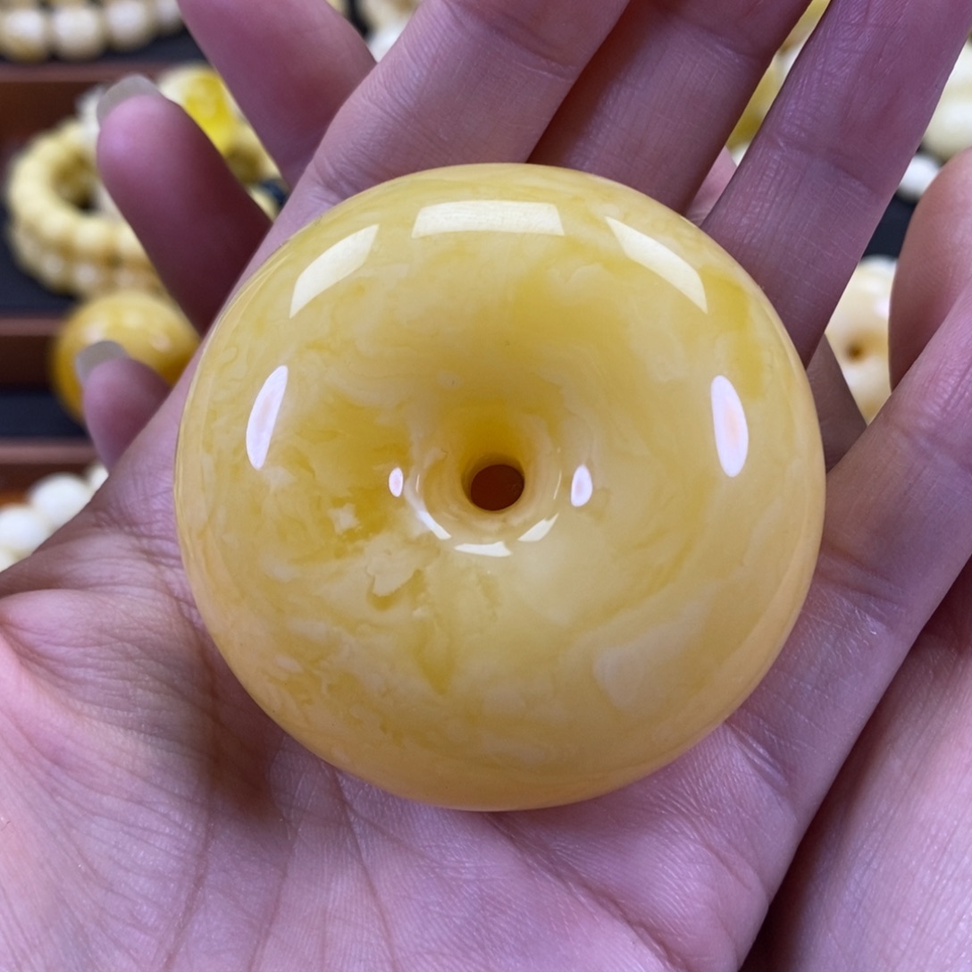 琥珀裸石未镶嵌平安扣