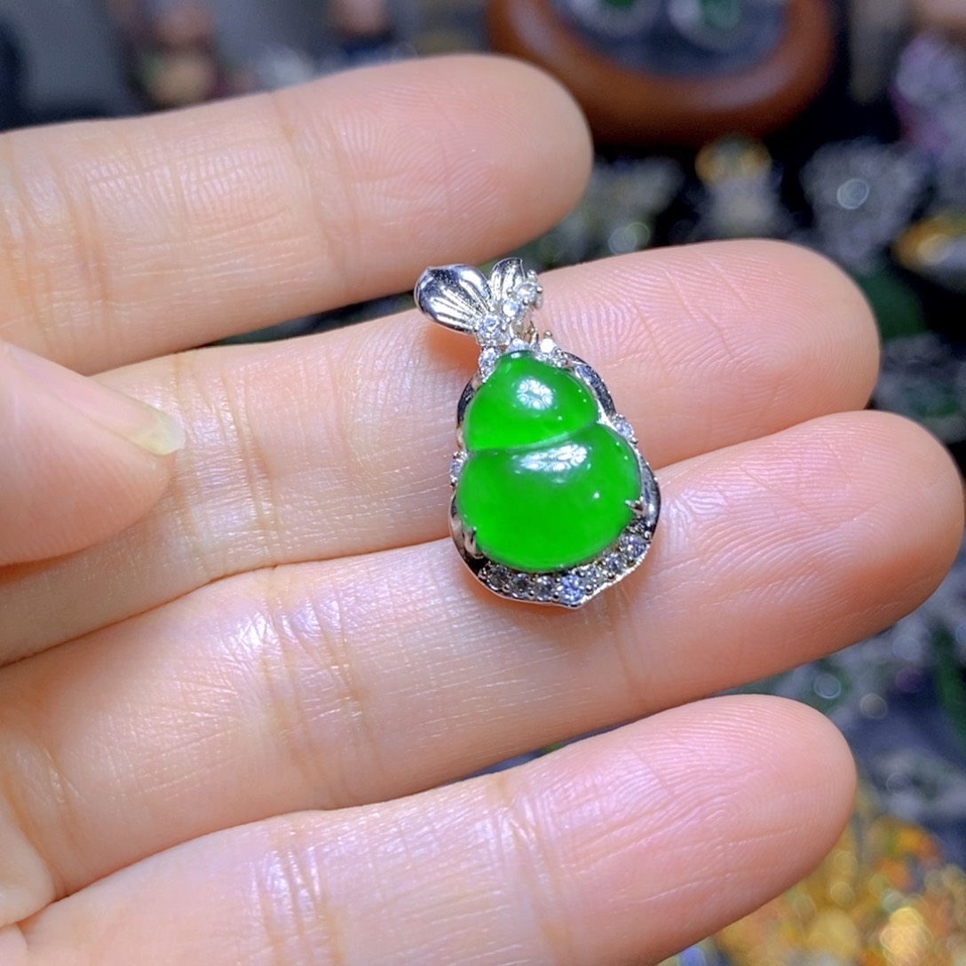 翡翠颈饰银S925镶嵌天然翡翠