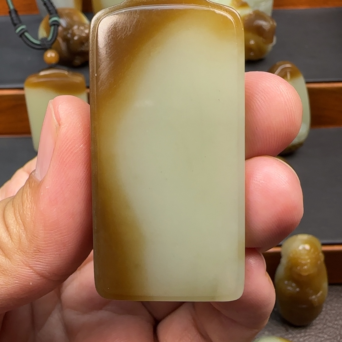 和田玉（糖玉）未镶嵌颈饰