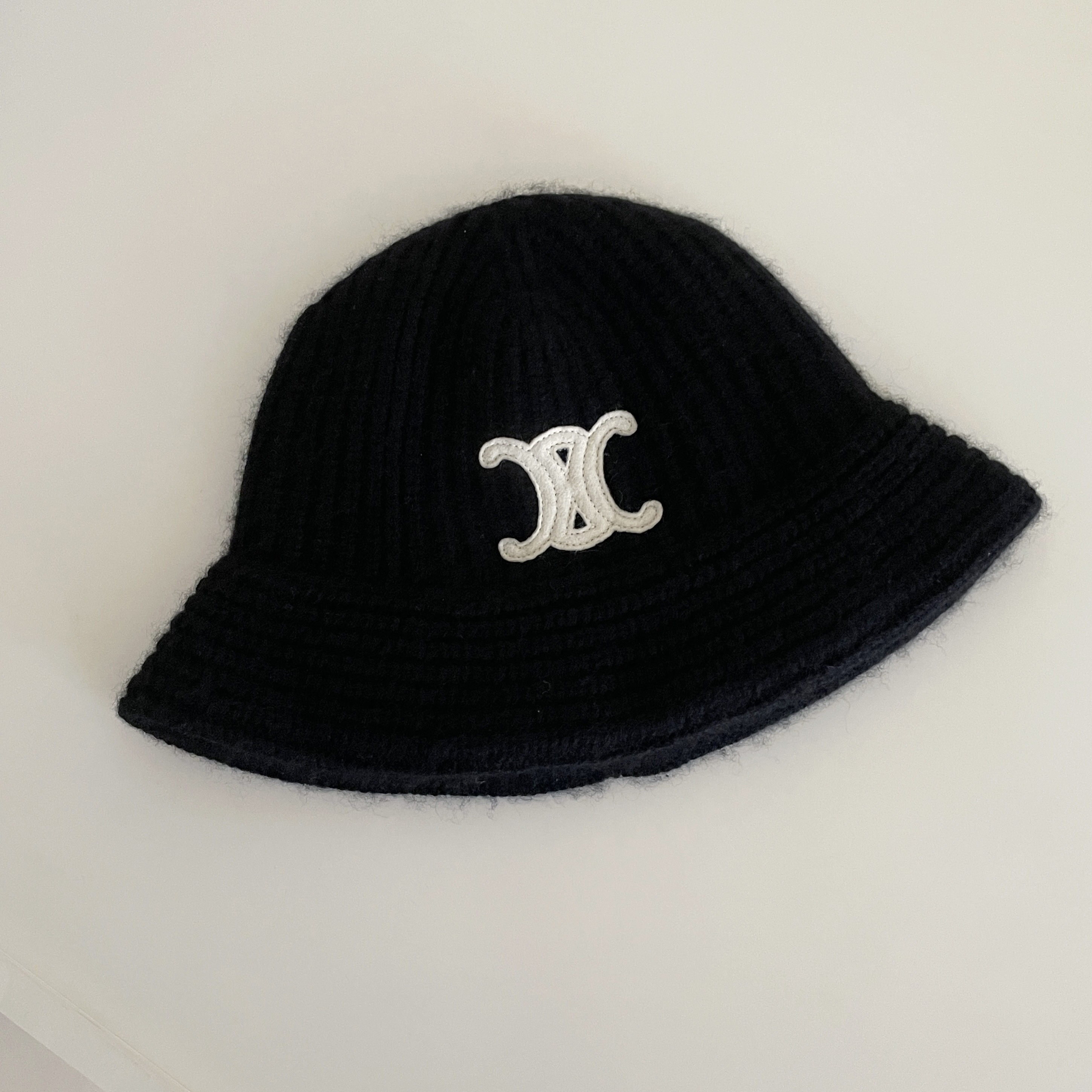 95新 Celine/思琳 黑色山羊绒刺绣logo钟形渔夫帽 6414