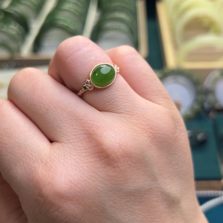 和田玉戒指未镶嵌碧玉横