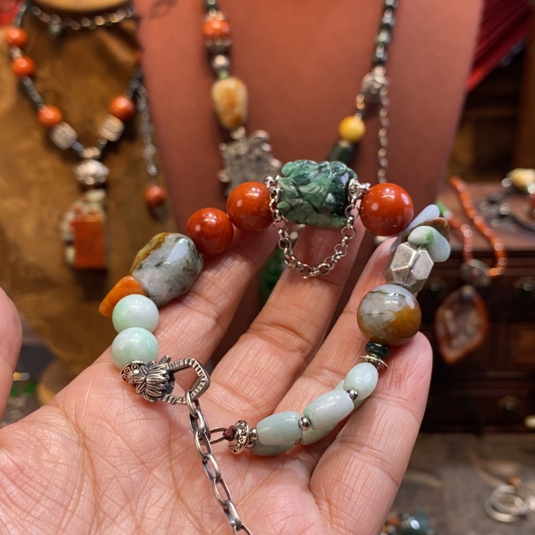 翡翠吊坠(赠链)未镶嵌