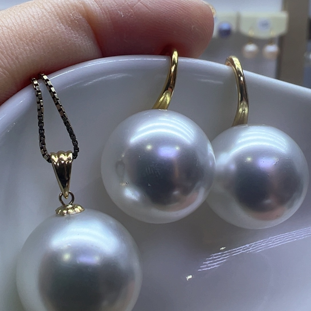 淡水珍珠18K金镶嵌吊坠(赠链)